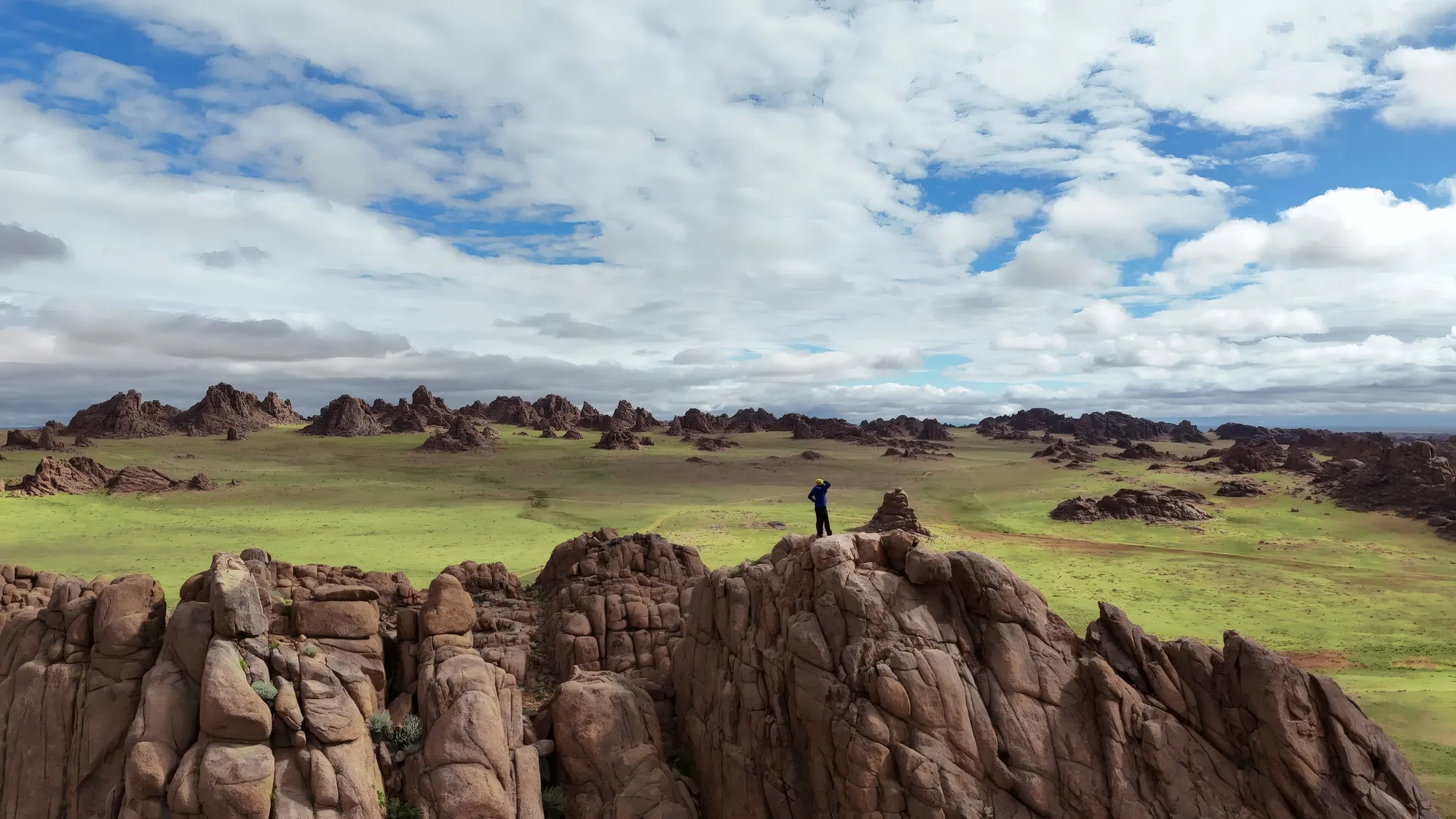 The granite cliffs of Ikh Gazariin Chuluu.